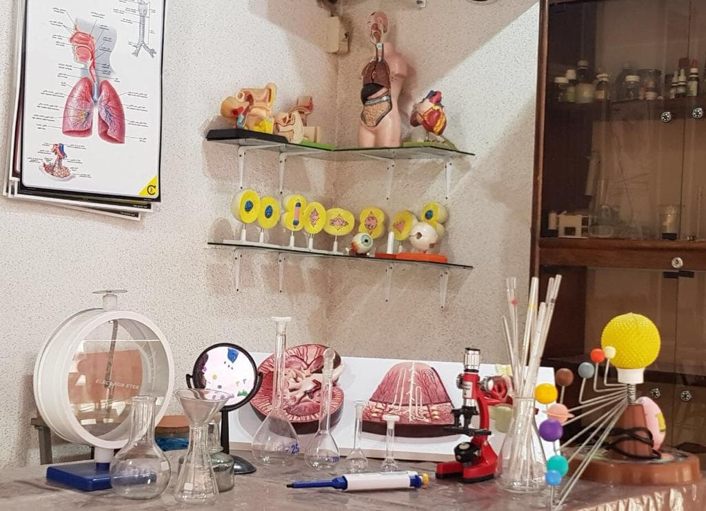 آزمایشگاه مدرسه یکتا